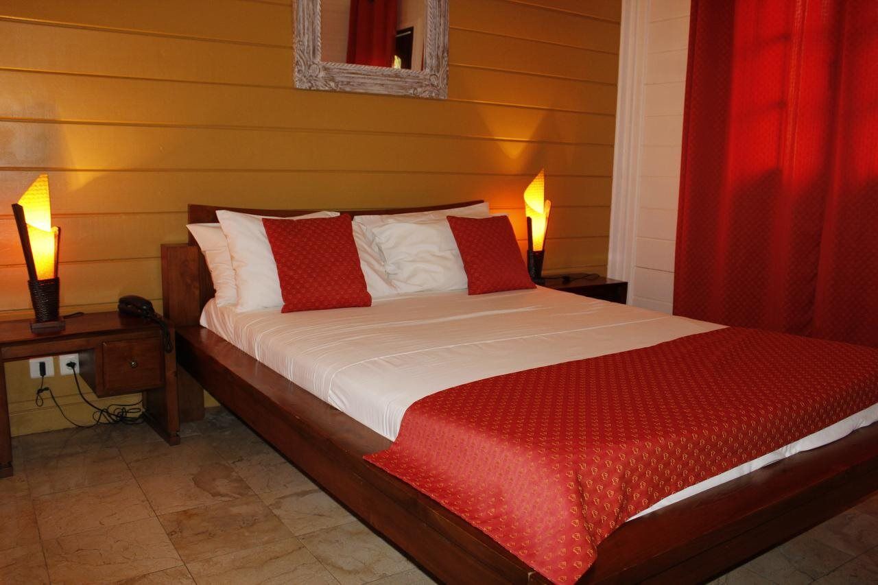 Le Domaine Des Pierres Hotel Saint Pierre Bagian luar foto